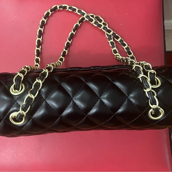 Designer inspired Black quilted flap bag with gold embellished chain - Picture 7 of 8